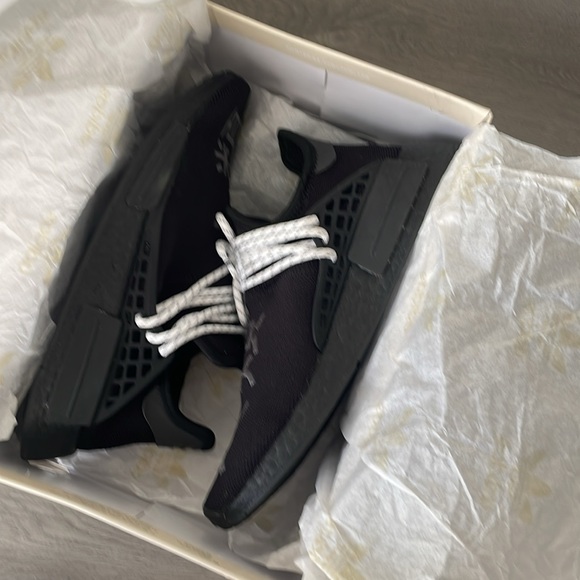 Pharrell nmd black with white shoes strings - Picture 4 of 6